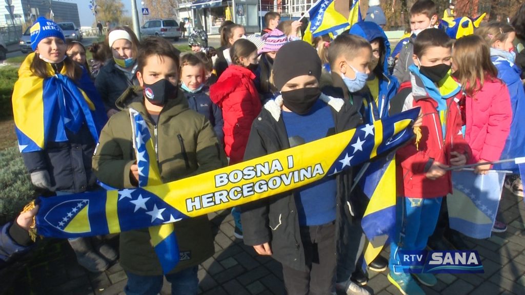 Dan državnosti BiH u Sanskom Mostu uz sjećanje na Zlatne ljiljane i borce ARBiH 